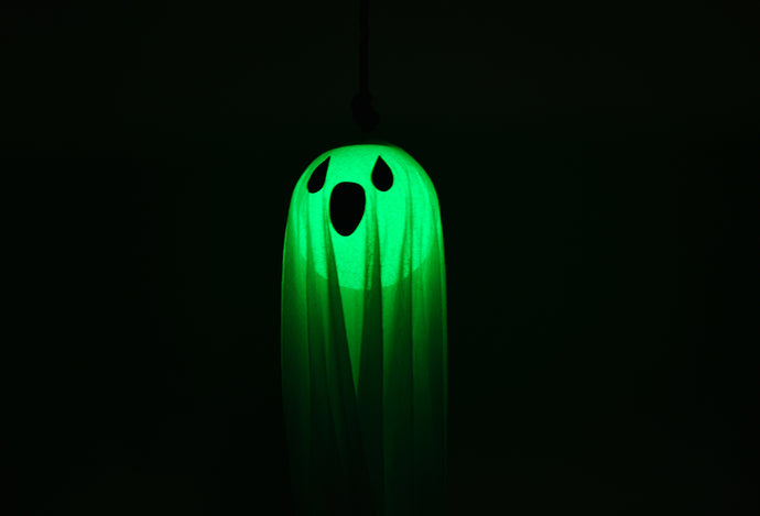 Halloween DIY : How to Make a Unique Hanging Glowing Ghost with Ball Light
