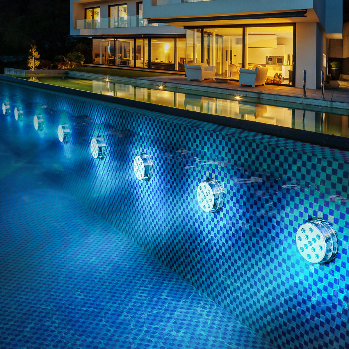 Decorating a Small Pool Deck to Look Beautiful, Luxurious